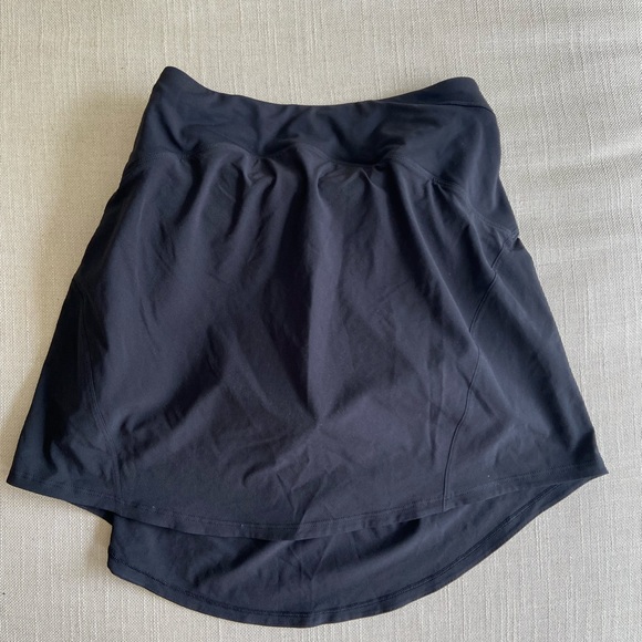 Lululemon Essential High-Rise Running Skort *TALL*- size 6 - Picture 2 of 4